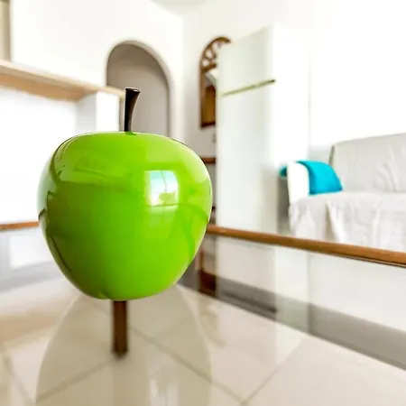 With Mountains And Ocean Views Terrace Apartment *